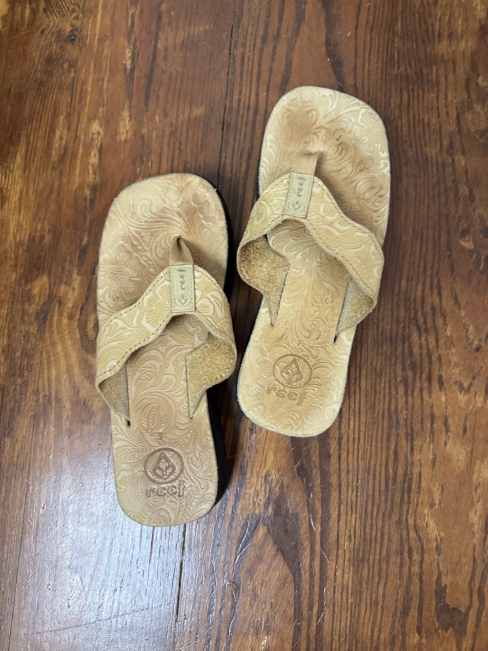 Reef Women's Tan Embossed Leather Platform Flip Flop Sandals Y2K